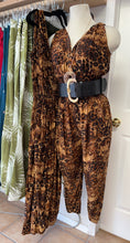 Load image into Gallery viewer, Animal print Romper
